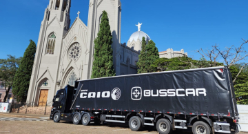 Caminhão na Catedral de Botucatu começa a receber doações para o Litoral Paulista