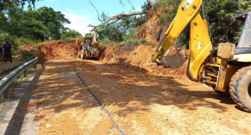 Rodovias no Litoral de SP seguem com interdições após chuva devastadora