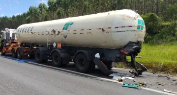 Rodovia Castello Branco é interditada após vazamento de amônia em caminhão-tanque
