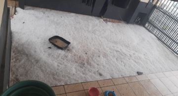Chuva de granizo assusta moradores de Botucatu