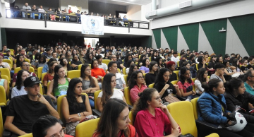 Unesp faz recepção unificada de novos alunos em Botucatu