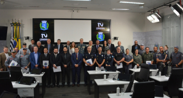 Câmara entrega Medalha Reconhecimento Comunitário de Segurança a 20 homenageados em Botucatu