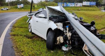 Veículo fica destruído em acidente na Antônio Butgnoli em Botucatu
