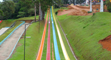 Mulher morre após acidente em tobogã de parque em São Roque