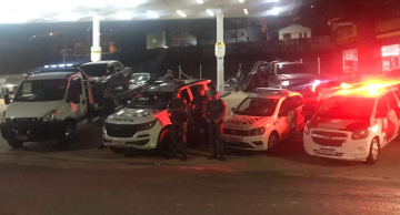 Operação da PM no trânsito de Botucatu prende dois condutores e remove 21 veículos
