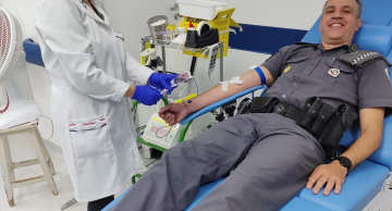 Policiais do 12º batalhão da PM em Botucatu realizam doação de sangue no HC