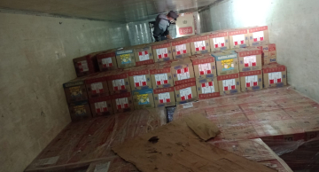 Contrabando: 100 mil maços de cigarro são apreendidos escondidos em carga de leite na Castelo Branco em Pardinho