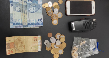 PM prende dois homens após flagrante de tráfico em residencial na zona leste de Botucatu