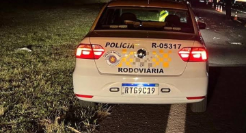 Motociclista de Botucatu morre atropelado após atingir caminhoneiro na Rondon