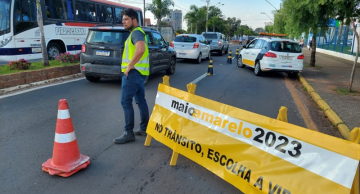 Semutran realiza bloqueio educativo para celebrar início do Maio Amarelo