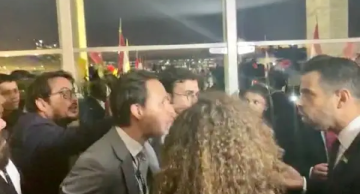 Jornalistas são agredidos por seguranças de Maduro e agentes a serviço do GSI