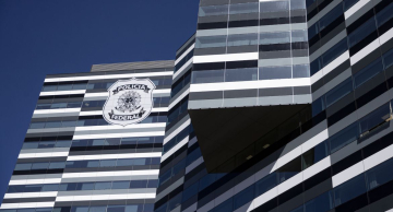 PF faz busca e apreensão em endereço de Bolsonaro e prende ex-ajudante de ordens Mauro Cid