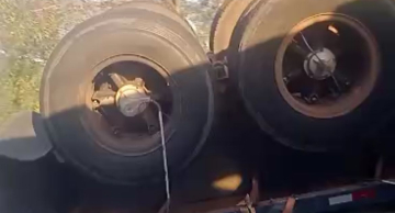 Condutor perde o controle e capota caminhão em rodovia de Pardinho