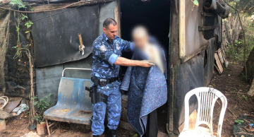 Guarda Municipal de São Manuel resgata idoso em condições precárias nas margens do rio Tietê