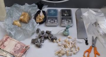 PM flagra ‘ponto comercial’ de droga em residência no Jardim Brasil em Botucatu