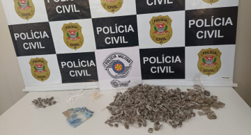 Ação policial prende duas pessoas com aproximadamente 600 porções de drogas na Vila Jardim em Botucatu