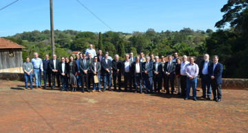 Secretário de Agricultura do Estado visita fazenda da Unesp em Botucatu