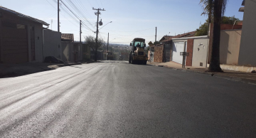 Retomado o recape da rua Rodrigues Cesar e avenida Joaquim Amaral Amando de Barros, zona norte de Botucatu