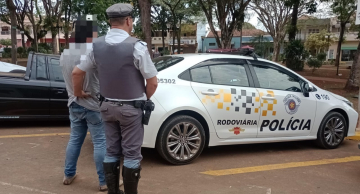 Homem em fuga, suspeito de homicídio, é preso na Castello Branco pela Polícia Rodoviária de Botucatu