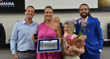Professora Cláudia Gabriel recebe título de Cidadã Botucatuense