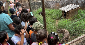 Cempas/FMVZ recebe 150 crianças de Pardinho para conscientizar sobre a preservação do tamanduá bandeira
