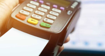 Golpe do brinde: veja como não cair na lábia dos falsos entregadores