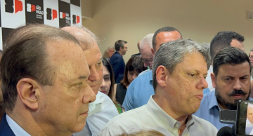 Tarcísio fala sobre privatização da Sabesp e diz que pretende derrubar a tarifa durante visita a Botucatu