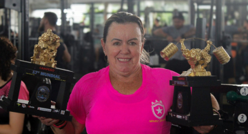 Atleta da AAB, Ana Maria Gatin sagra-se Campeã Mundial de Levantamento de Peso