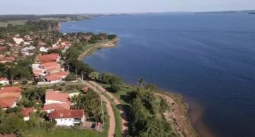 Bombeiros resgatam corpo de pescador que morreu afogado no Rio Tietê