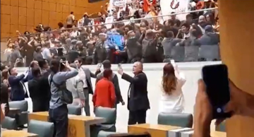 Alesp suspende sessão de privatização da Sabesp após confronto entre manifestantes e PM