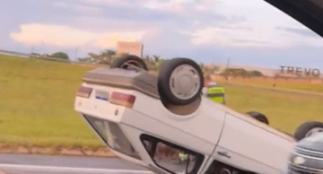 Gol tomba na Dante Delmanto após colisão Gol tomba na Dante Delmanto após colisão