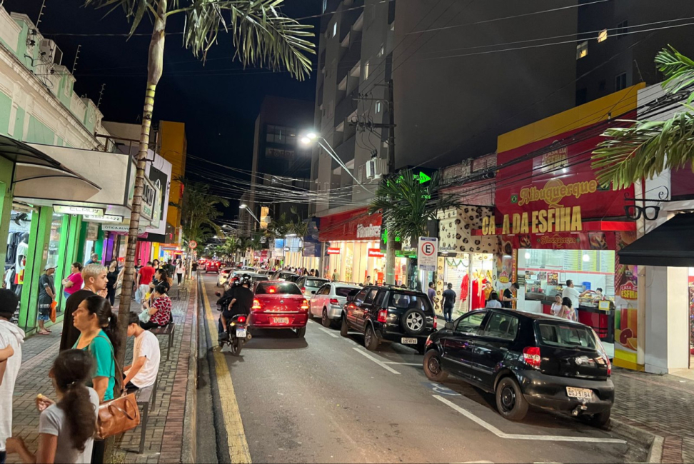 Comércio de Botucatu adota horário especial de fim de ano a partir de segunda-feira (08/12)