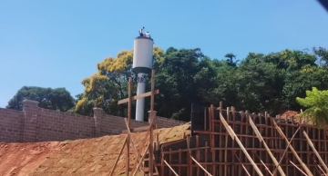 <strong>Homem é resgatado após cair em caixa d’água de 8 metros em Rubião Junior</strong>