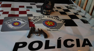 Homem procurado por roubo é preso pela Força Tática em Vitoriana Homem procurado por roubo é preso pela Força Tática em Vitoriana