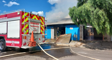 Casa é destruída pelo fogo na Cohab 4 em Botucatu