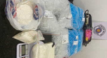 Polícia Militar faz grande apreensão de cocaína na Vila Jardim em Botucatu Polícia Militar faz grande apreensão de cocaína na Vila Jardim em Botucatu