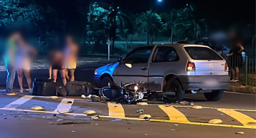 Motociclista fica ferido em acidente na rotatória do Parque Municipal de Botucatu Motociclista fica ferido em acidente na rotatória do Parque Municipal de Botucatu