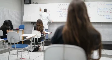 Alunos do Ensino Médio poderão receber bolsa a partir de março
