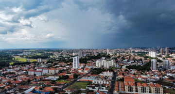 Tempo segue chuvoso e com queda na temperatura em Botucatu nesta terça (23)