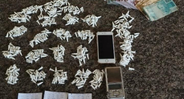 PM prende homem com mais de 500 porções de cocaína na zona leste de Botucatu PM prende homem com mais de 500 porções de cocaína na zona leste de Botucatu