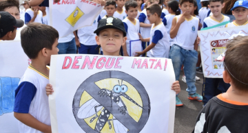 <strong>Alunos da escola Francisco Guedelha fazem caminhada de conscientização contra o mosquito da dengue</strong>