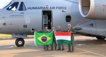 C-390 Millennium da Embraer realiza primeiro voo da Hungria