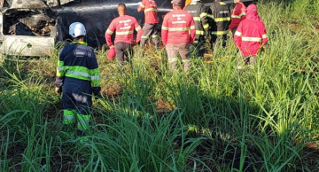 Duas pessoas morrem após acidente entre carro e caminhão entre Barra Bonita e São Manuel