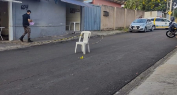 Homem atirou contra a própria perna após assassinato de dono de bar em Rubião Junior Homem atirou contra a própria perna após assassinato de dono de bar em Rubião Junior