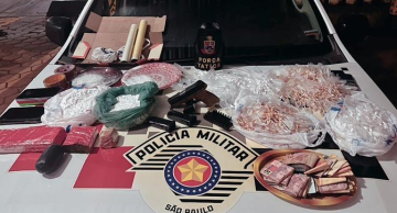 Ação da PM acaba com centro de distribuição de drogas e prende 6 pessoas em Botucatu Ação da PM acaba com centro de distribuição de drogas e prende 6 pessoas em Botucatu