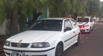GCM localiza carro furtado em Botucatu GCM localiza carro furtado em Botucatu