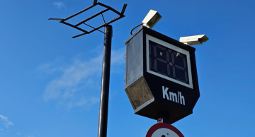 Criminosos furtam placa de energia solar de radar em Botucatu Criminosos furtam placa de energia solar de radar em Botucatu