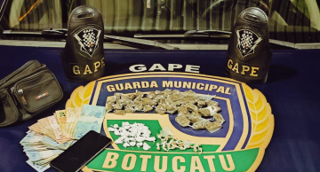 GAPE prende homem e apreende adolescente com 108 porções de drogas no Jardim Ciranda