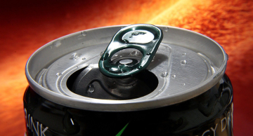 Excesso de consumo de energéticos pode levar a transtornos psíquicos, alerta especialista da USP