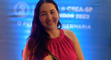 Egressa da Fatec Botucatu recebe prêmio do CREA-SP como melhor aluna de Agronegócio